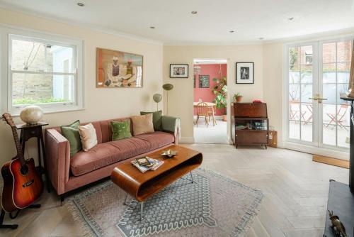 2BR Flat for 4 by Hampstead Heath - image 13