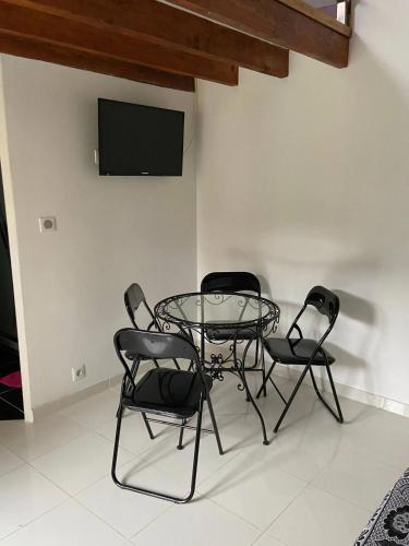 Charmant studio avec terrasse à Chenou, 20 m² (Charmant studio avec terrasse a Chenou, 20 m²) in Chateau-Landon