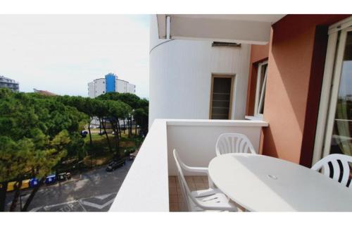Beachside and equipped apartment