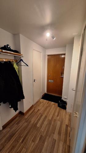 Cozy apartment close to the city center in มิคเคอิ