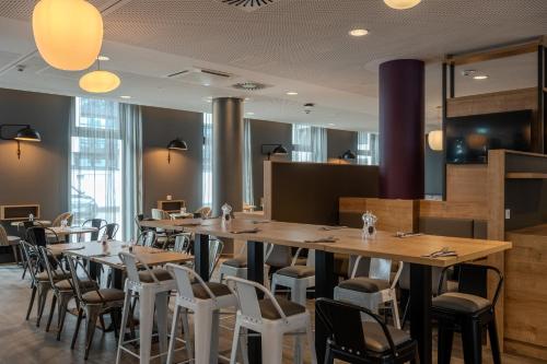 Super 8 by Wyndham Hamburg Mitte - image 30