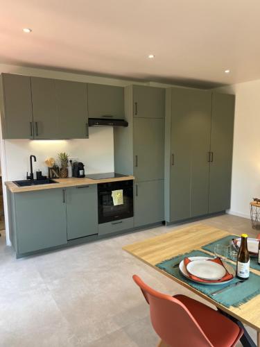 Studio SHANGRI-LA - calme - confort - vue mer - Pkg - WIFI in Menton