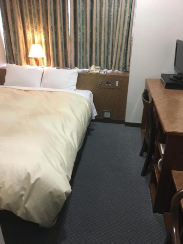 Single Room with Small Double Bed - Non-Smoking