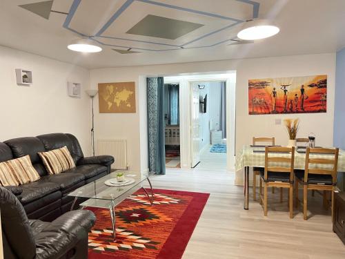 Crescent Apartment - Two bedroom, Goodmayes