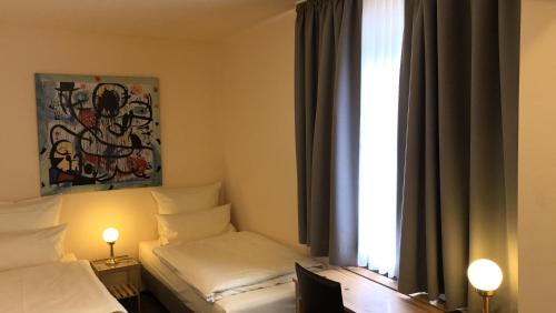 2 twin beds