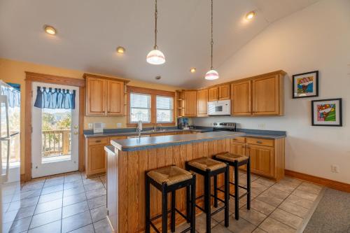 Island Time - NH MP 11 50 Ft to Beach Elevator Pool Free Pool Heat Hot Tub Pets OK YR Flex - image 3