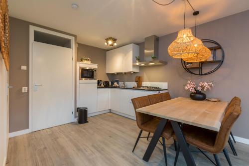 Welcome in - Appartement aan de duinen met balkon I Duinweg 18, Zoutelande 'Duinroos' in Zoutelande