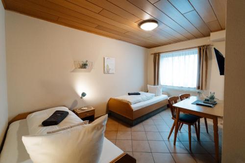 蘭德加斯多夫“尊施瓦曾羅斯”酒店 (Landgasthof "Zum Schwarzen Roß") in 艾興采爾