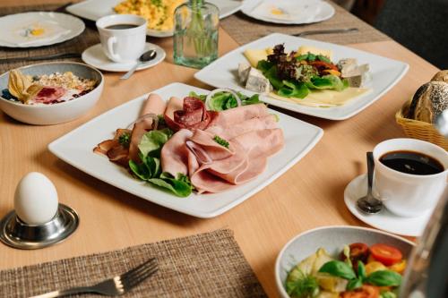 餐飲選擇, 蘭德加斯多夫“尊施瓦曾羅斯”酒店 (Landgasthof "Zum Schwarzen Roß") in 艾興采爾