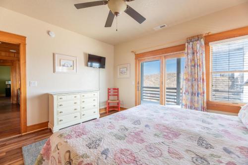 Big Mamma's - Nags Head MP 11 Oceanfront Ocean View Elevator Pool Hot Tub Pets OK - image 3