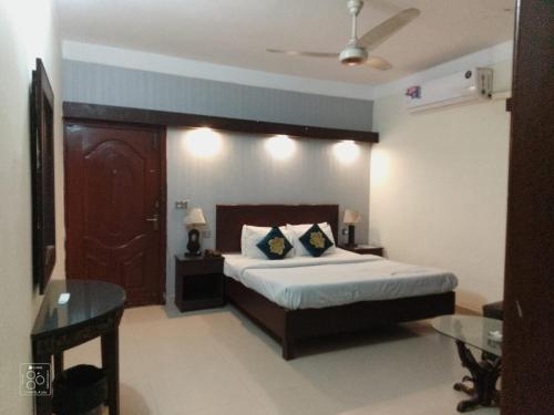 Royal Hotel And Beauty Salon - image 5