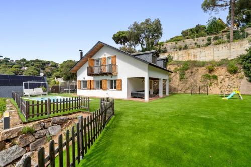 Ieeja, Hauzify I Casa Montjuïc (Hauzify I Casa Montjuic) in Sant Cebria de Vallalta