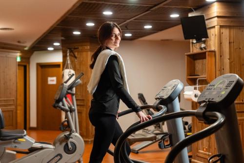 Hotel Alaska Cortina - image 36