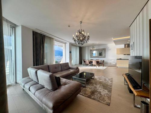 Exclusive Luxury Villa in Dukley Gardens in Zavala