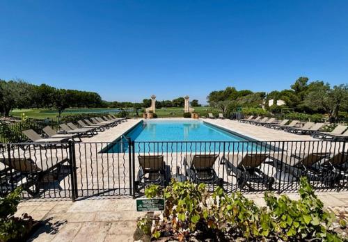 appartement cosy vue sur le golf de Pont Royal en Provence