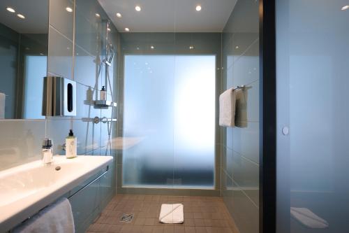 Super 8 by Wyndham Munich City West - image 25