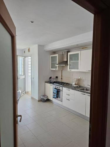 Modern S2 apartment with balcony and elevator in Jardins De Carthage