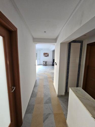 Modern S2 apartment with balcony and elevator in Jardins De Carthage