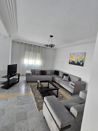 Modern S2 apartment with balcony and elevator in Jardins De Carthage