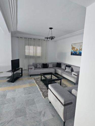 Modern S2 apartment with balcony and elevator in Jardins De Carthage