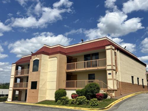 UNIVERSITY INN Winston – khách sạn tại Hanes