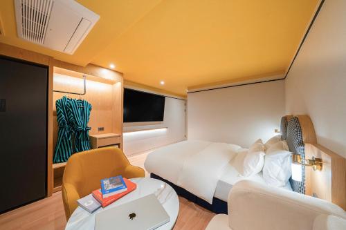 room detail thumbnail 1