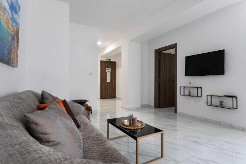 Sliema 2BDR Apartment Just Off Seafront 5