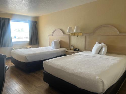 Hole Inn the Wall Hotel - Fort Walton Beach - Sunset Plaza - near Beaches & Hurlburt in ฟอร์ต วอลตัน บีช (FL)