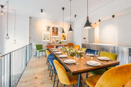 Group Stay Loft Duplex -130sqm- near Antonplatz, Berlino