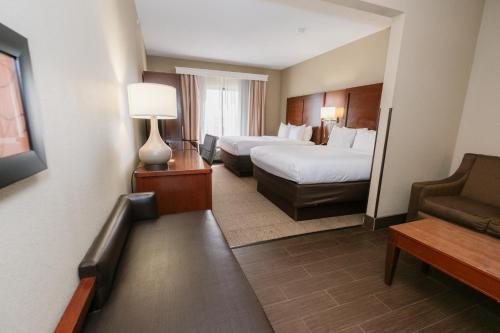 Comfort Suites Effingham - image 27