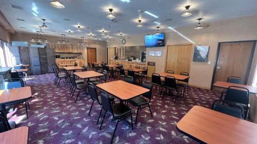 Rushmore Express & Suites - 식음료(F&B)