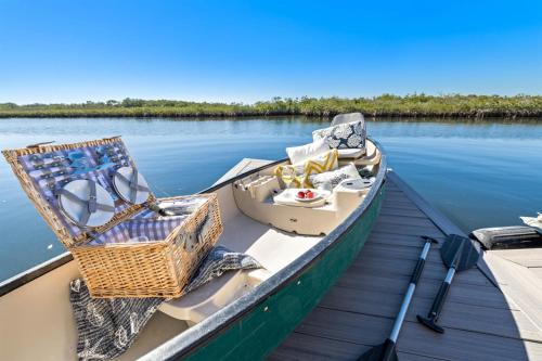 Gorgeous vacation home on the water with heated pool and sand! in Hernando Beach, USA