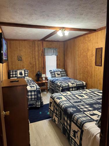 Adjoining Cabin #7A on Patoka Lake in Southern Indiana in Scottsburg, USA