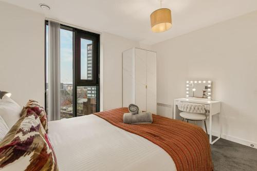Broad Street 2 Bed Apt 24hr Gym Netflix and Parking - image 2