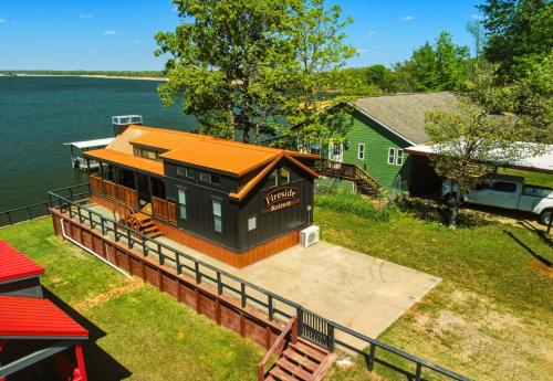 Lakefront Retreat Featuring Outdoor Fireplace in Pittsburg (TX)