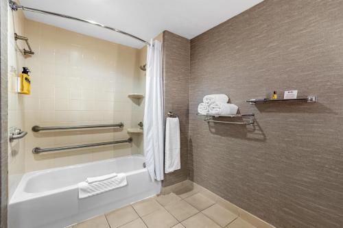 Best Western Plus Fresno Airport Hotel - image 22