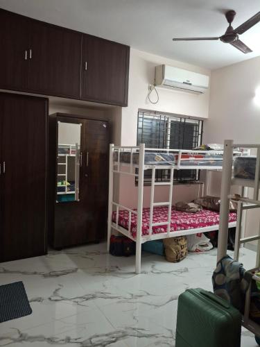 SUMATHY GIRLS HOSTEl - image 2