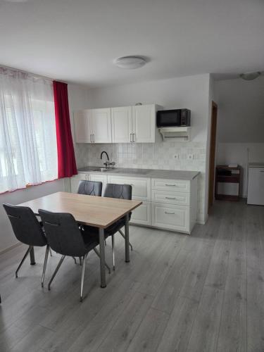 Apartmaji Pri Kokolu 4
