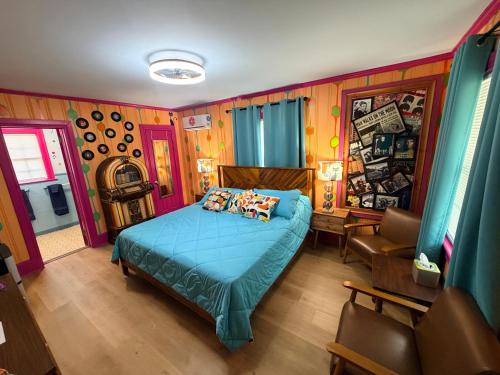 Historic Ziegler Inn and Suites with Whimsical Themed Rooms in 新伯恩 (NC)