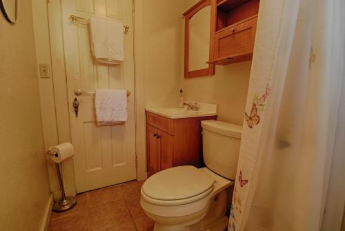 The Jack McCarthey Cabin (Cabin) - image 26