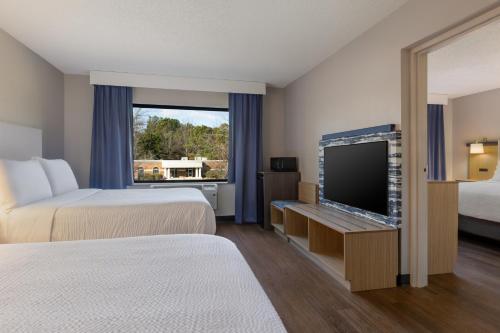Lake Norman Inn and Suites in Cornelius, USA