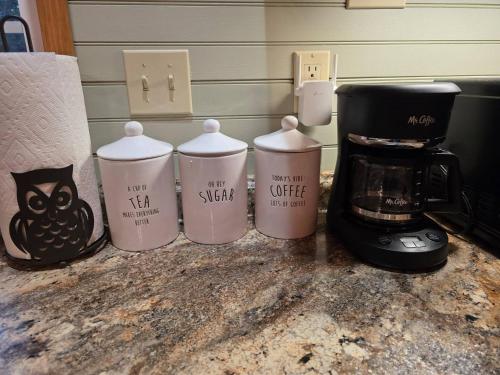 Private romantic Tiny Home King bed Jamestown in Rugby (TN)