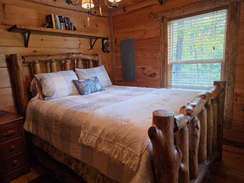 2 Bed 1 bath rustic, pet friendly, Big South Fork in Rugby (TN)