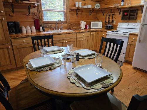 2 Bed 1 bath rustic, pet friendly, Big South Fork in Rugby (TN)