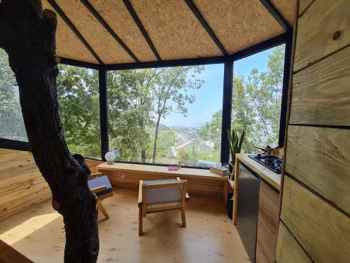 MONKEY MANSION - Luxury Treehouse - Private Escape with outdoor hot Tub in Khenchara