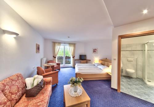 Deluxe Double Room with Balcony and Sea View