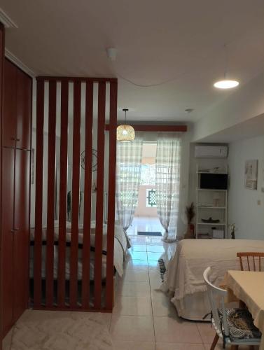 ΚΝΗΜΙΣ Apartment in 아기오스 콘스탄티노스 (프티오티다)