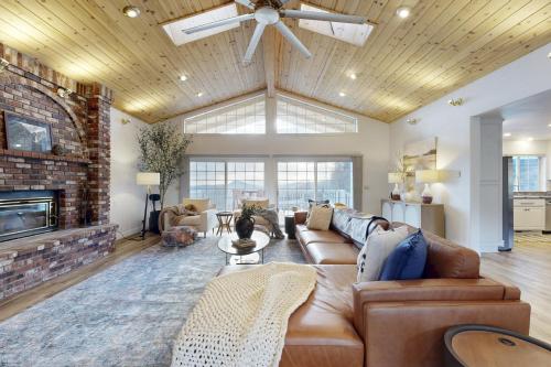 'Whispering Oaks Estate' w/ Pool & View in Murphys in Mērfijsa (CA)