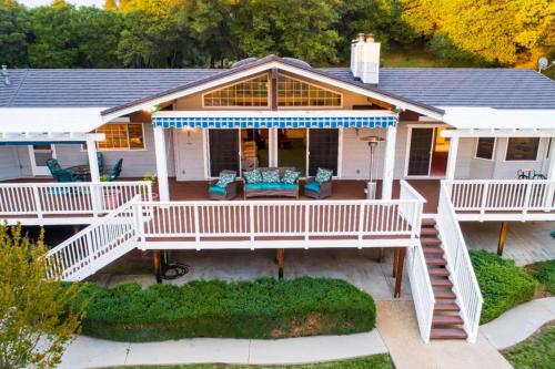 'Whispering Oaks Estate' w/ Pool & View in Murphys in Mērfijsa (CA)