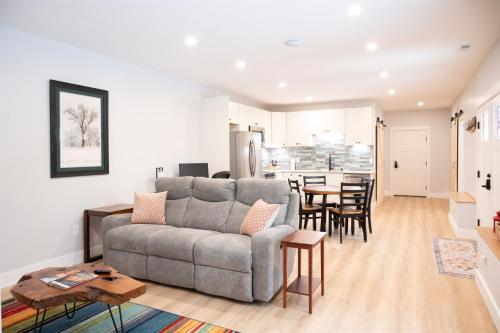 Peaceful Modern Retreat Flexible Stays - Bow NH in 布烏
